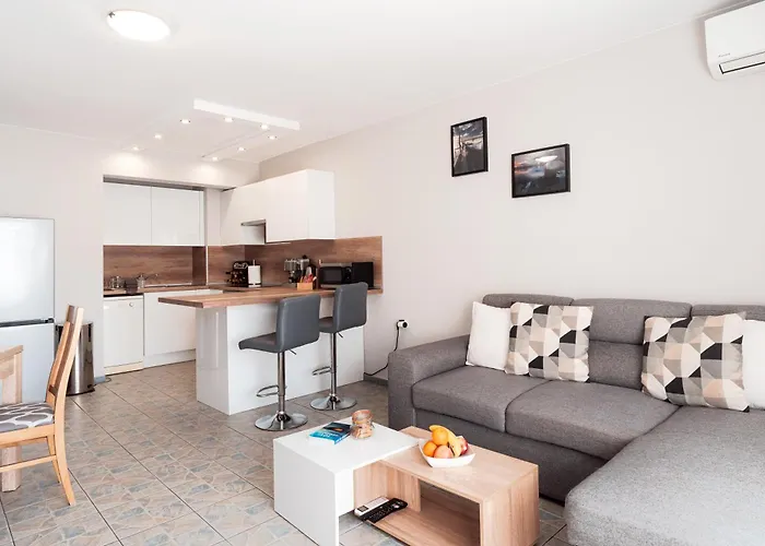 By Rv Apartment *